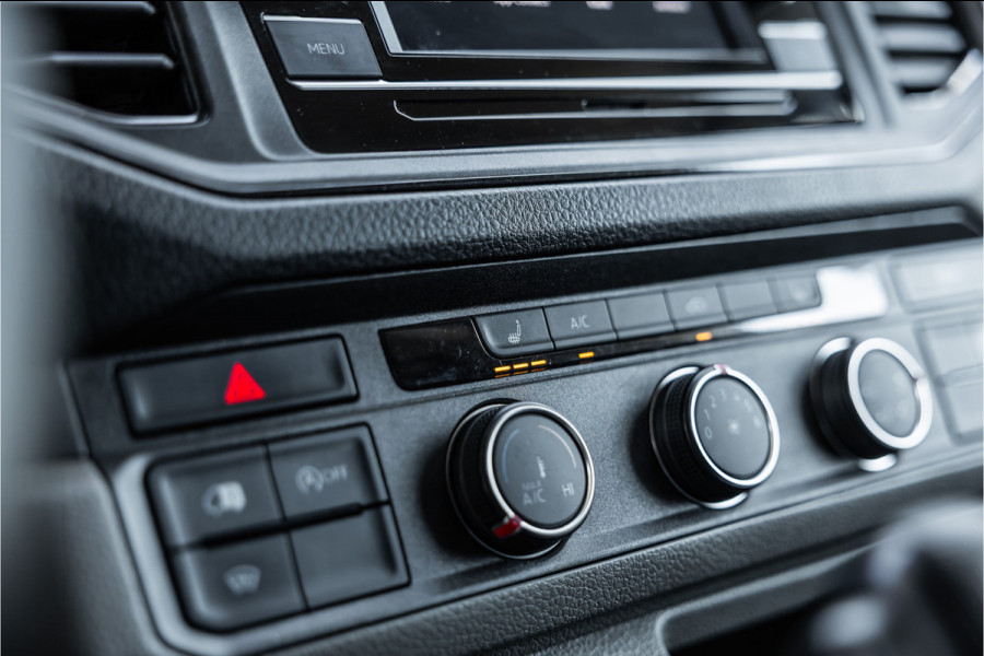 Volkswagen Crafter 2.0 TDI L3H2 | Automaat | CarPlay | Camera | Betimmering | MF Stuur | Cruise control | Stoelverwarming | Nieuwe APK | Dealer onderhouden | BPM Vrij | Euro 6