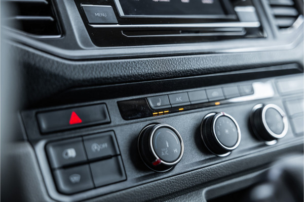 Volkswagen Crafter 2.0 TDI L3H2 | Automaat | CarPlay | Camera | Betimmering | MF Stuur | Cruise control | Stoelverwarming | Nieuwe APK | Dealer onderhouden | BPM Vrij | Euro 6