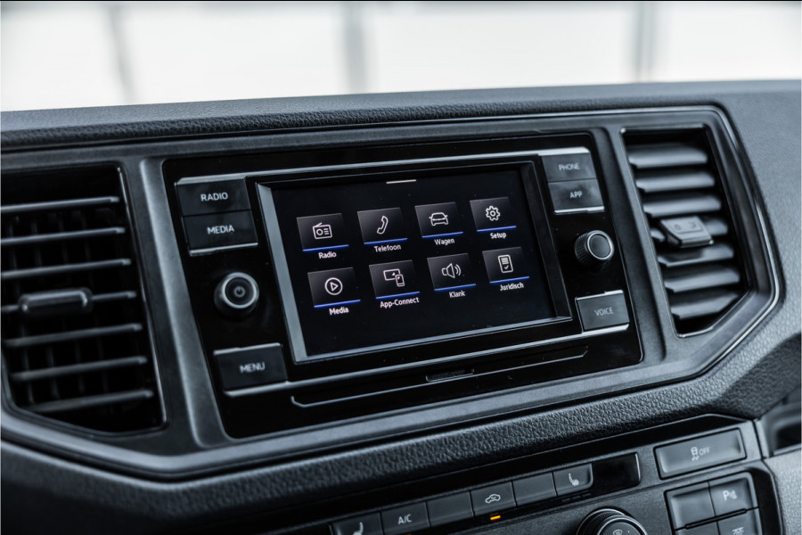 Volkswagen Crafter 2.0 TDI L3H2 | Automaat | CarPlay | Camera | Betimmering | MF Stuur | Cruise control | Stoelverwarming | Nieuwe APK | Dealer onderhouden | BPM Vrij | Euro 6