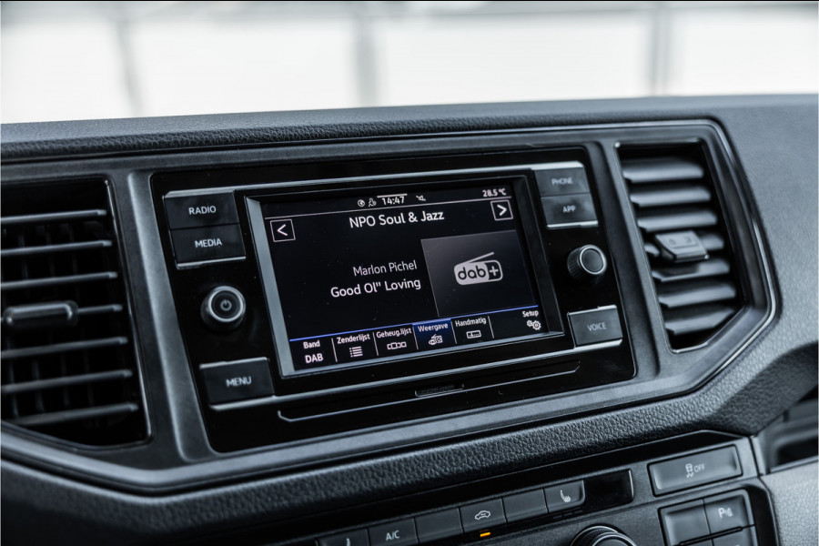 Volkswagen Crafter 2.0 TDI L3H2 | Automaat | CarPlay | Camera | Betimmering | MF Stuur | Cruise control | Stoelverwarming | Nieuwe APK | Dealer onderhouden | BPM Vrij | Euro 6