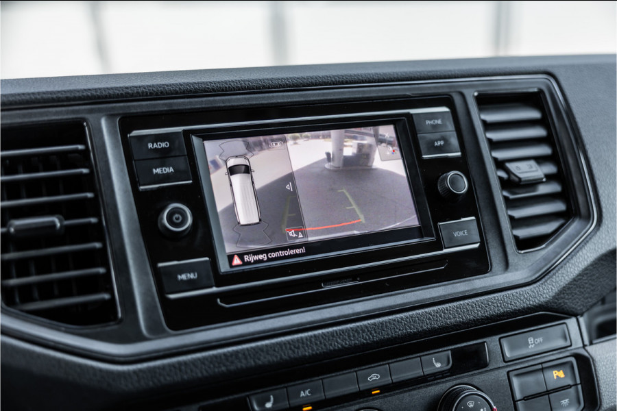Volkswagen Crafter 2.0 TDI L3H2 | Automaat | CarPlay | Camera | Betimmering | MF Stuur | Cruise control | Stoelverwarming | Nieuwe APK | Dealer onderhouden | BPM Vrij | Euro 6