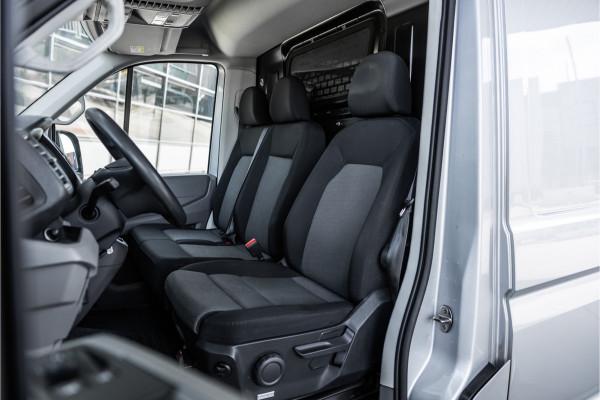 Volkswagen Crafter 2.0 TDI L3H2 | Automaat | CarPlay | Camera | Betimmering | MF Stuur | Cruise control | Stoelverwarming | Nieuwe APK | Dealer onderhouden | BPM Vrij | Euro 6