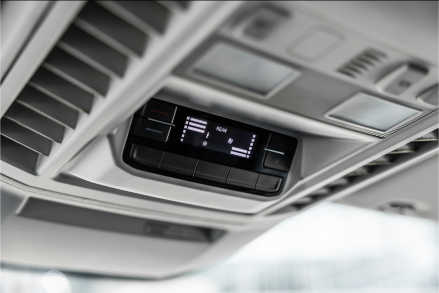 Volkswagen Crafter 2.0 TDI L3H2 | Automaat | CarPlay | Camera | Betimmering | MF Stuur | Cruise control | Stoelverwarming | Nieuwe APK | Dealer onderhouden | BPM Vrij | Euro 6