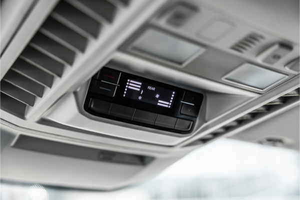 Volkswagen Crafter 2.0 TDI L3H2 | Automaat | CarPlay | Camera | Betimmering | MF Stuur | Cruise control | Stoelverwarming | Nieuwe APK | Dealer onderhouden | BPM Vrij | Euro 6