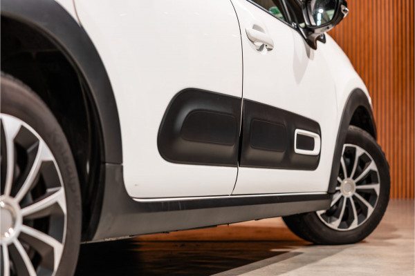 Citroën C3 1.2 PureTech | Automaat | Camera | Navigatie | CarPlay | Cruise control | Led koplampen | Airco | MF Stuur | Nieuwe APK | Goed onderhouden