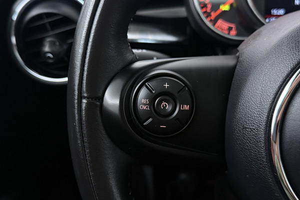 MINI 5-deurs 1.5 Cooper Chili (PANORAMADAK, STOELVERWARMING, H/K AUDIO, DEALER ONDERHOUDEN)
