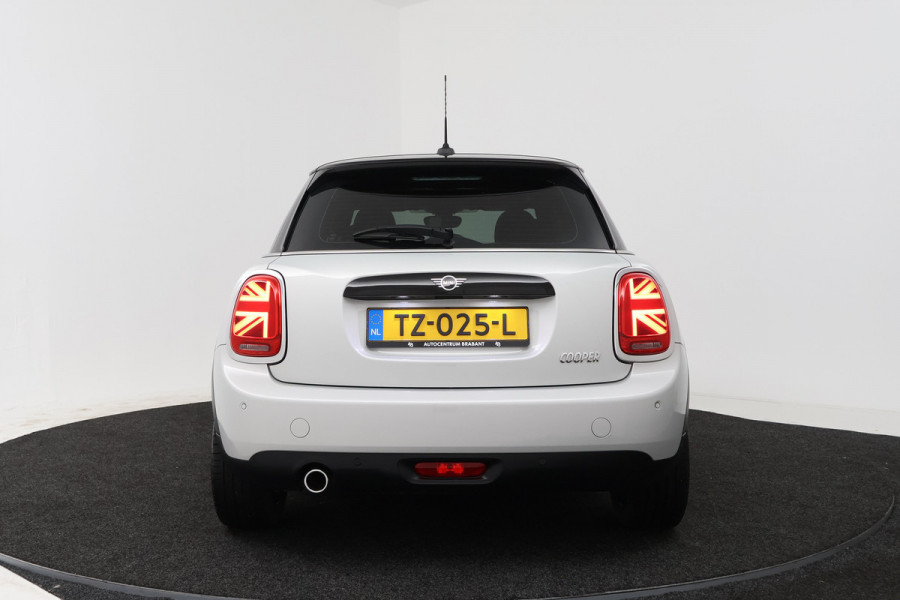 MINI 5-deurs 1.5 Cooper Chili (PANORAMADAK, STOELVERWARMING, H/K AUDIO, DEALER ONDERHOUDEN)