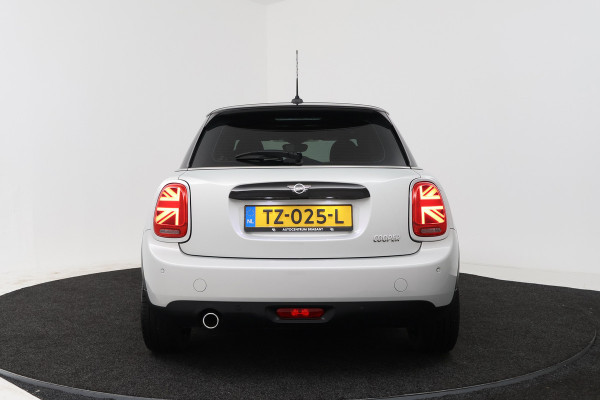 MINI 5-deurs 1.5 Cooper Chili (PANORAMADAK, STOELVERWARMING, H/K AUDIO, DEALER ONDERHOUDEN)