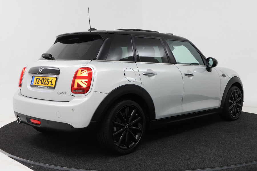 MINI 5-deurs 1.5 Cooper Chili (PANORAMADAK, STOELVERWARMING, H/K AUDIO, DEALER ONDERHOUDEN)