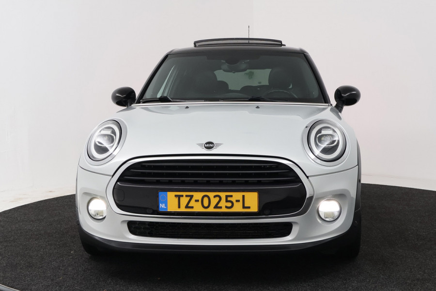 MINI 5-deurs 1.5 Cooper Chili (PANORAMADAK, STOELVERWARMING, H/K AUDIO, DEALER ONDERHOUDEN)