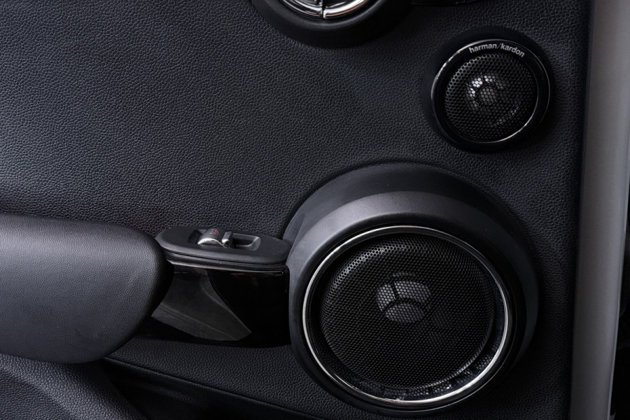 MINI 5-deurs 1.5 Cooper Chili (PANORAMADAK, STOELVERWARMING, H/K AUDIO, DEALER ONDERHOUDEN)