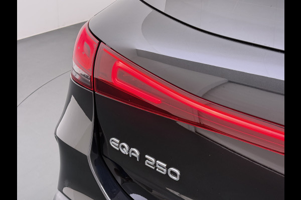 Mercedes-Benz EQA AMG 67kWh SOH 97% Pano-Dak 360°Camera Leer/Alcantara Head-Up Display Sfeerverlichting Memory Seats Navi Keyless Pdc Usb Apple/An Elek.klep Ecc Aut.Verlichting Lane-dep. Dab 18''LM 250 Business Solution Dealeronderhouden Origineel Nederlandse Auto