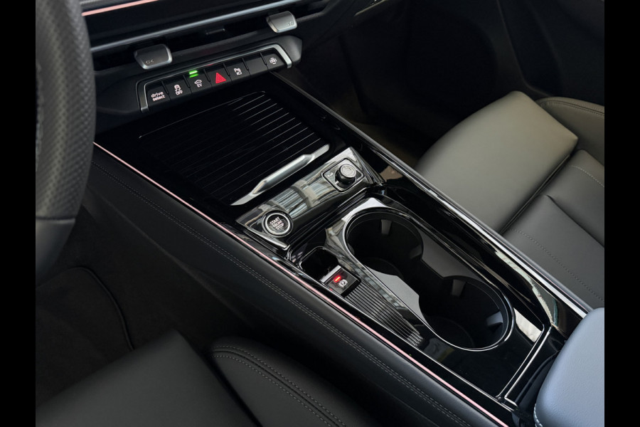 Audi Q3 1.5 e-hybrid |S edition | 272pk | Leer | Pano | Trekhaak | Stoel/Stuur verw | Matrix Led | 20'' Lmv S Line | S-Line | S-edtion