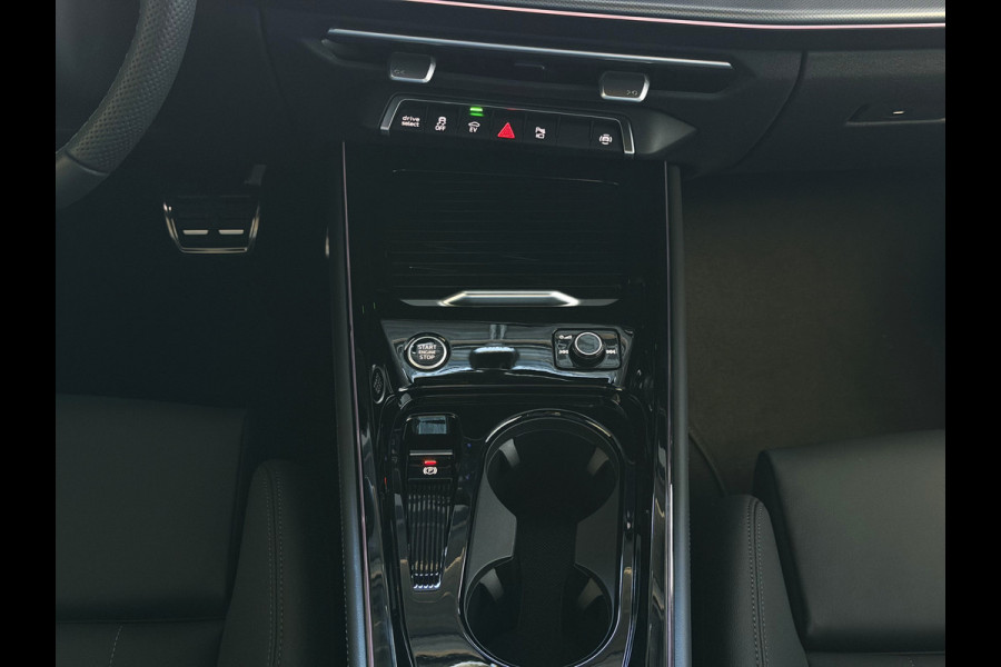 Audi Q3 1.5 e-hybrid |S edition | 272pk | Leer | Pano | Trekhaak | Stoel/Stuur verw | Matrix Led | 20'' Lmv S Line | S-Line | S-edtion