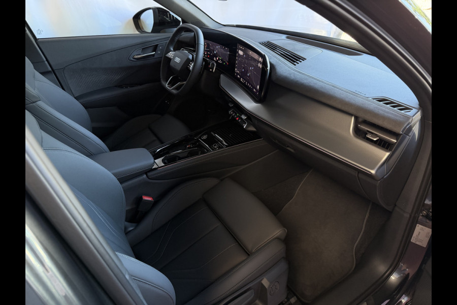 Audi Q3 1.5 e-hybrid |S edition | 272pk | Leer | Pano | Trekhaak | Stoel/Stuur verw | Matrix Led | 20'' Lmv S Line | S-Line | S-edtion