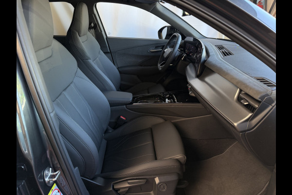 Audi Q3 1.5 e-hybrid |S edition | 272pk | Leer | Pano | Trekhaak | Stoel/Stuur verw | Matrix Led | 20'' Lmv S Line | S-Line | S-edtion