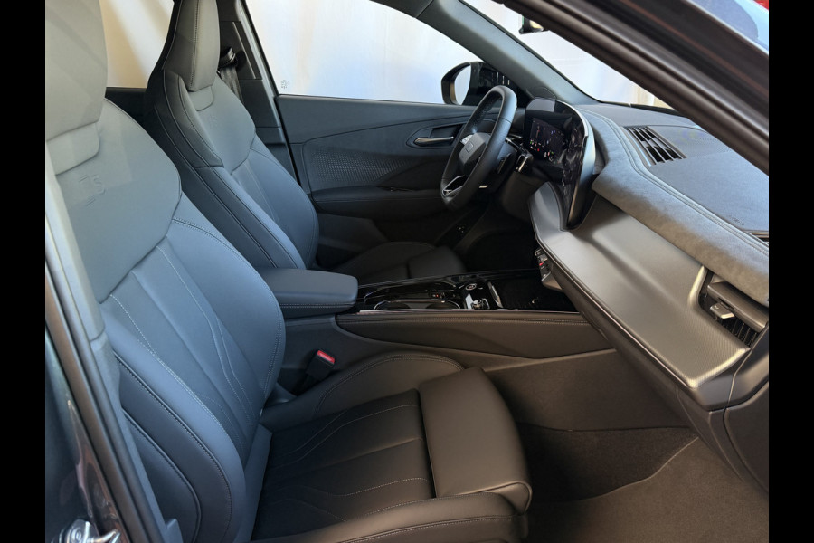 Audi Q3 1.5 e-hybrid |S edition | 272pk | Leer | Pano | Trekhaak | Stoel/Stuur verw | Matrix Led | 20'' Lmv S Line | S-Line | S-edtion
