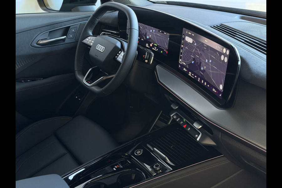 Audi Q3 1.5 e-hybrid |S edition | 272pk | Leer | Pano | Trekhaak | Stoel/Stuur verw | Matrix Led | 20'' Lmv S Line | S-Line | S-edtion