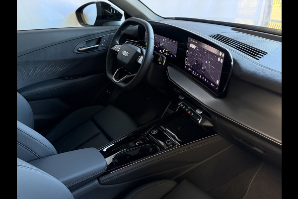 Audi Q3 1.5 e-hybrid |S edition | 272pk | Leer | Pano | Trekhaak | Stoel/Stuur verw | Matrix Led | 20'' Lmv S Line | S-Line | S-edtion