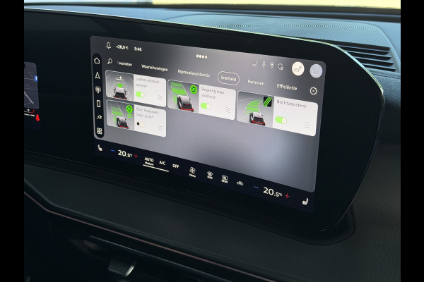 Audi Q3 1.5 e-hybrid |S edition | 272pk | Leer | Pano | Trekhaak | Stoel/Stuur verw | Matrix Led | 20'' Lmv S Line | S-Line | S-edtion
