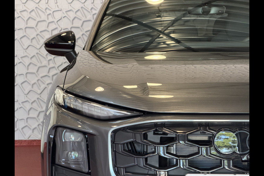 Audi Q3 1.5 e-hybrid |S edition | 272pk | Leer | Pano | Trekhaak | Stoel/Stuur verw | Matrix Led | 20'' Lmv S Line | S-Line | S-edtion