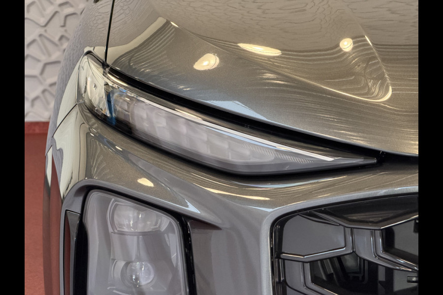 Audi Q3 1.5 e-hybrid |S edition | 272pk | Leer | Pano | Trekhaak | Stoel/Stuur verw | Matrix Led | 20'' Lmv S Line | S-Line | S-edtion