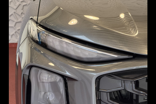 Audi Q3 1.5 e-hybrid |S edition | 272pk | Leer | Pano | Trekhaak | Stoel/Stuur verw | Matrix Led | 20'' Lmv S Line | S-Line | S-edtion