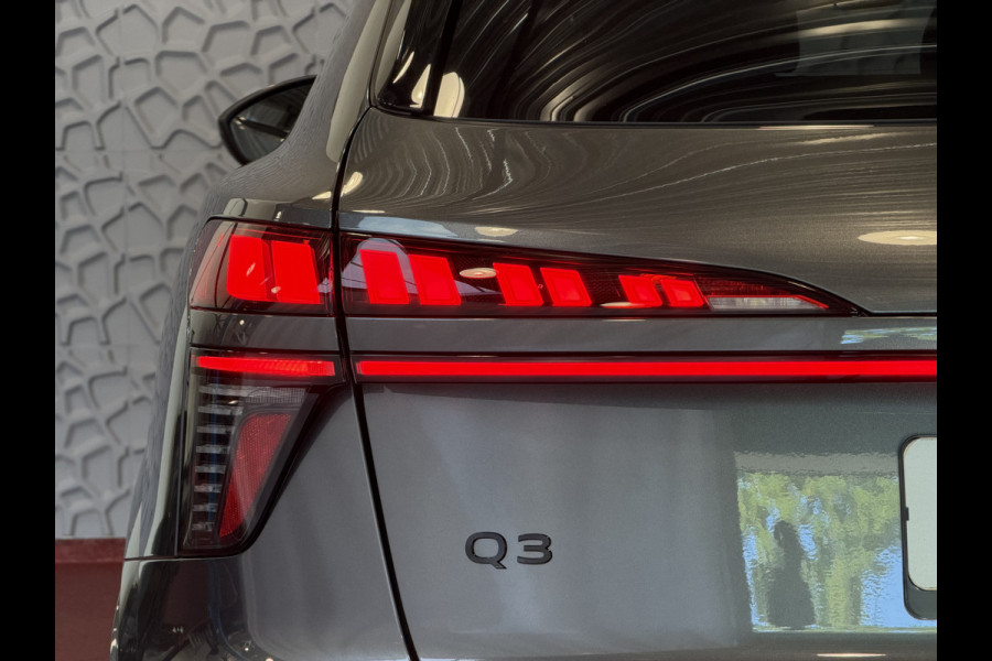 Audi Q3 1.5 e-hybrid |S edition | 272pk | Leer | Pano | Trekhaak | Stoel/Stuur verw | Matrix Led | 20'' Lmv S Line | S-Line | S-edtion