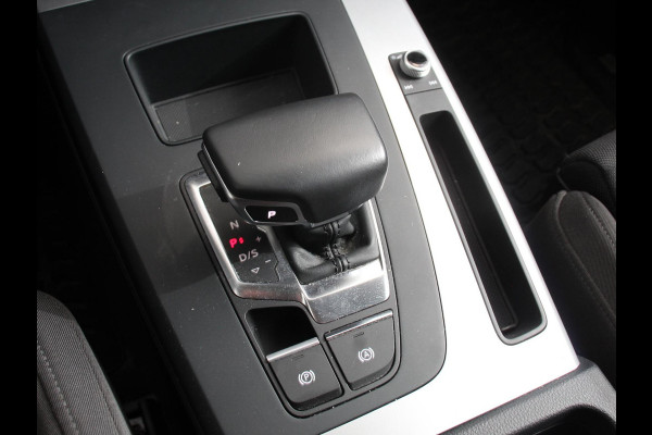 Audi Q5 50 TFSI e quattro S edition Climate control Adaptieve cruise control Led Apple Carplay/ Android Auto Parkeersensoren Verwarmde voorstoelen Keyless Lane assist Lichtmetalen velgen