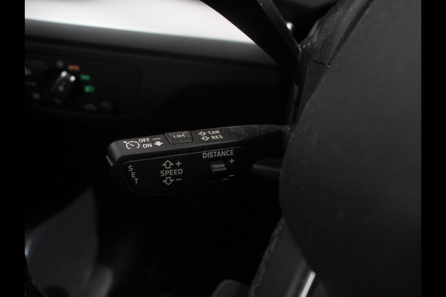 Audi Q5 50 TFSI e quattro S edition Climate control Adaptieve cruise control Led Apple Carplay/ Android Auto Parkeersensoren Verwarmde voorstoelen Keyless Lane assist Lichtmetalen velgen