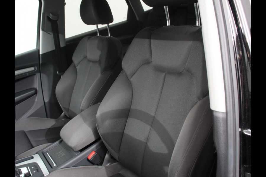 Audi Q5 50 TFSI e quattro S edition Climate control Adaptieve cruise control Led Apple Carplay/ Android Auto Parkeersensoren Verwarmde voorstoelen Keyless Lane assist Lichtmetalen velgen