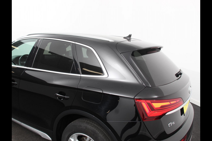 Audi Q5 50 TFSI e quattro S edition Climate control Adaptieve cruise control Led Apple Carplay/ Android Auto Parkeersensoren Verwarmde voorstoelen Keyless Lane assist Lichtmetalen velgen