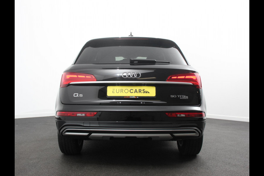 Audi Q5 50 TFSI e quattro S edition Climate control Adaptieve cruise control Led Apple Carplay/ Android Auto Parkeersensoren Verwarmde voorstoelen Keyless Lane assist Lichtmetalen velgen