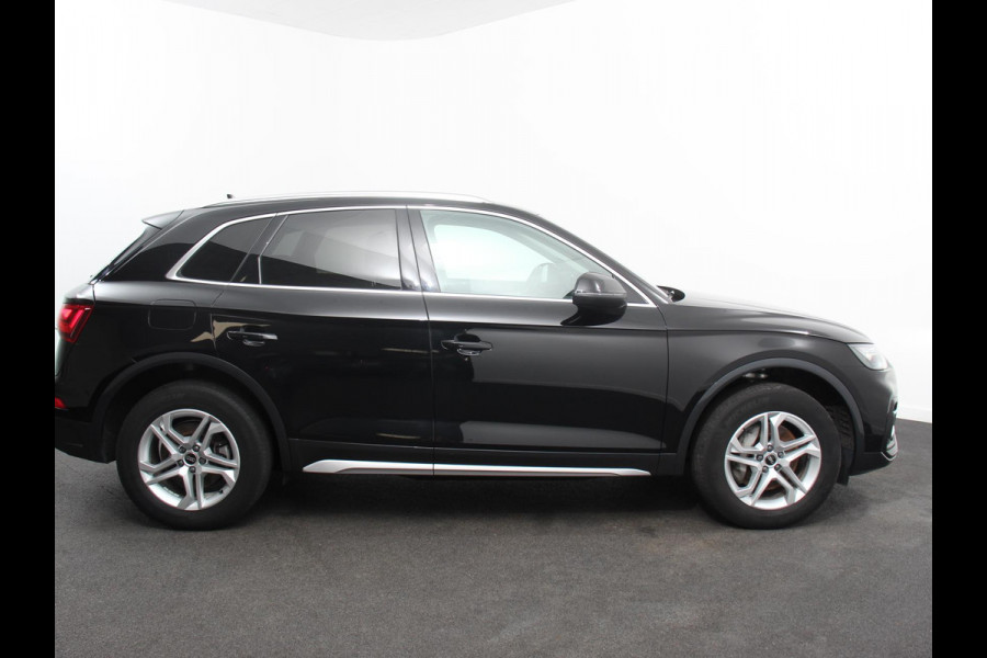 Audi Q5 50 TFSI e quattro S edition Climate control Adaptieve cruise control Led Apple Carplay/ Android Auto Parkeersensoren Verwarmde voorstoelen Keyless Lane assist Lichtmetalen velgen