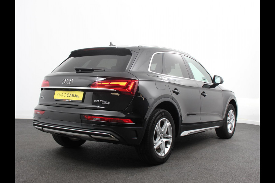 Audi Q5 50 TFSI e quattro S edition Climate control Adaptieve cruise control Led Apple Carplay/ Android Auto Parkeersensoren Verwarmde voorstoelen Keyless Lane assist Lichtmetalen velgen