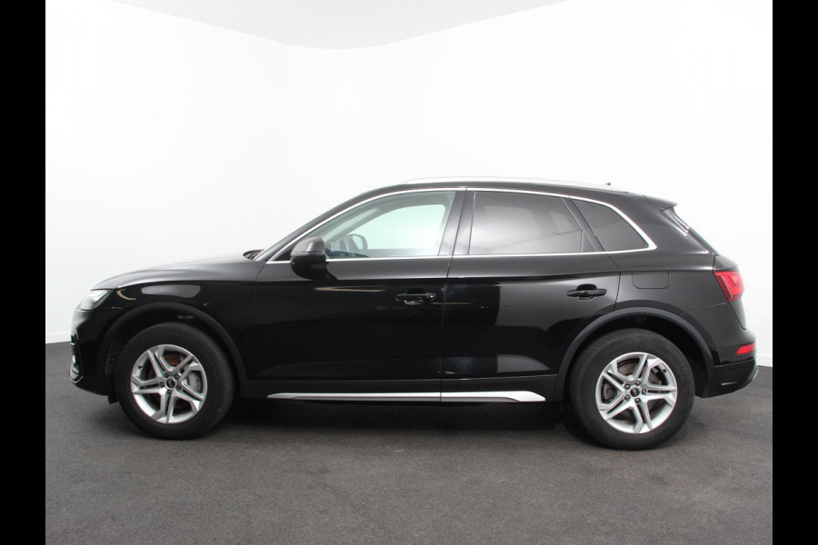 Audi Q5 50 TFSI e quattro S edition Climate control Adaptieve cruise control Led Apple Carplay/ Android Auto Parkeersensoren Verwarmde voorstoelen Keyless Lane assist Lichtmetalen velgen