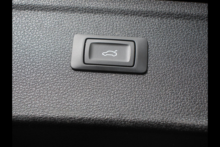 Audi Q5 50 TFSI e quattro S edition Climate control Adaptieve cruise control Led Apple Carplay/ Android Auto Parkeersensoren Verwarmde voorstoelen Keyless Lane assist Lichtmetalen velgen