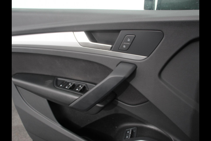Audi Q5 50 TFSI e quattro S edition Climate control Adaptieve cruise control Led Apple Carplay/ Android Auto Parkeersensoren Verwarmde voorstoelen Keyless Lane assist Lichtmetalen velgen