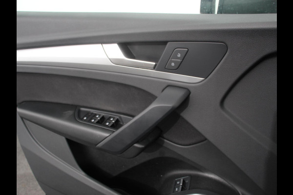 Audi Q5 50 TFSI e quattro S edition Climate control Adaptieve cruise control Led Apple Carplay/ Android Auto Parkeersensoren Verwarmde voorstoelen Keyless Lane assist Lichtmetalen velgen