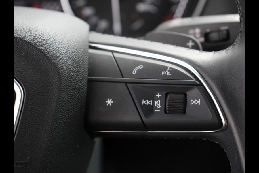 Audi Q5 50 TFSI e quattro S edition Climate control Adaptieve cruise control Led Apple Carplay/ Android Auto Parkeersensoren Verwarmde voorstoelen Keyless Lane assist Lichtmetalen velgen