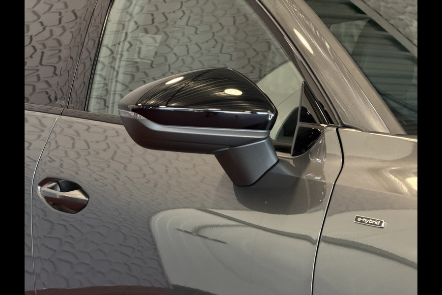 Audi Q3 1.5 e-hybrid |S edition | 272pk | Leer | Pano | Trekhaak | Stoel/Stuur verw | Matrix Led | 20'' Lmv S Line | S-Line | S-edtion