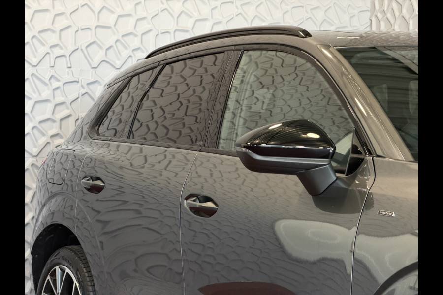 Audi Q3 1.5 e-hybrid |S edition | 272pk | Leer | Pano | Trekhaak | Stoel/Stuur verw | Matrix Led | 20'' Lmv S Line | S-Line | S-edtion