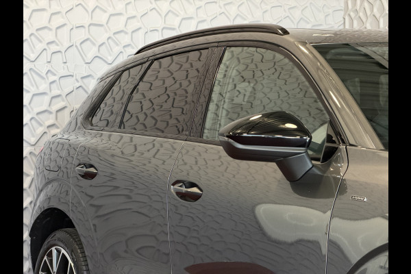 Audi Q3 1.5 e-hybrid |S edition | 272pk | Leer | Pano | Trekhaak | Stoel/Stuur verw | Matrix Led | 20'' Lmv S Line | S-Line | S-edtion