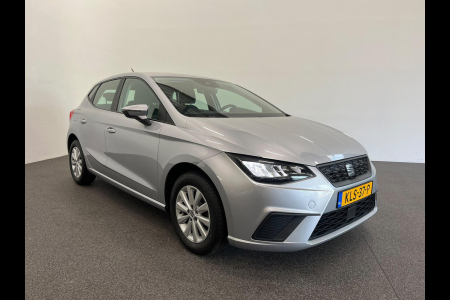 Seat Ibiza 1.0 TSI 110 pk DSG Urban Silver Full LED Navi 9,2 inch CarPlay Climatronic PDC Cruise Lane Assist Front Assist DAB+ 15 inch LMV