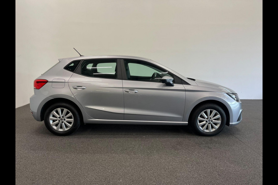 Seat Ibiza 1.0 TSI 110 pk DSG Urban Silver Full LED Navi 9,2 inch CarPlay Climatronic PDC Cruise Lane Assist Front Assist DAB+ 15 inch LMV