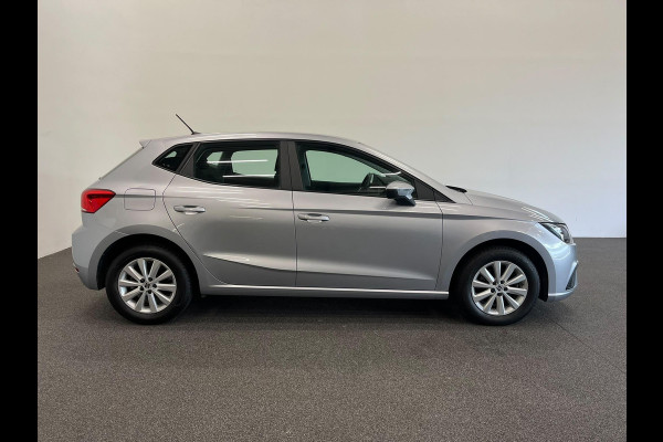 Seat Ibiza 1.0 TSI 110 pk DSG Urban Silver Full LED Navi 9,2 inch CarPlay Climatronic PDC Cruise Lane Assist Front Assist DAB+ 15 inch LMV