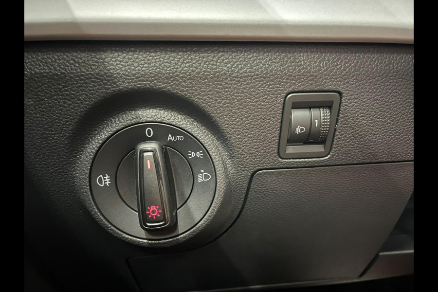 Seat Ibiza 1.0 TSI 110 pk DSG Urban Silver Full LED Navi 9,2 inch CarPlay Climatronic PDC Cruise Lane Assist Front Assist DAB+ 15 inch LMV