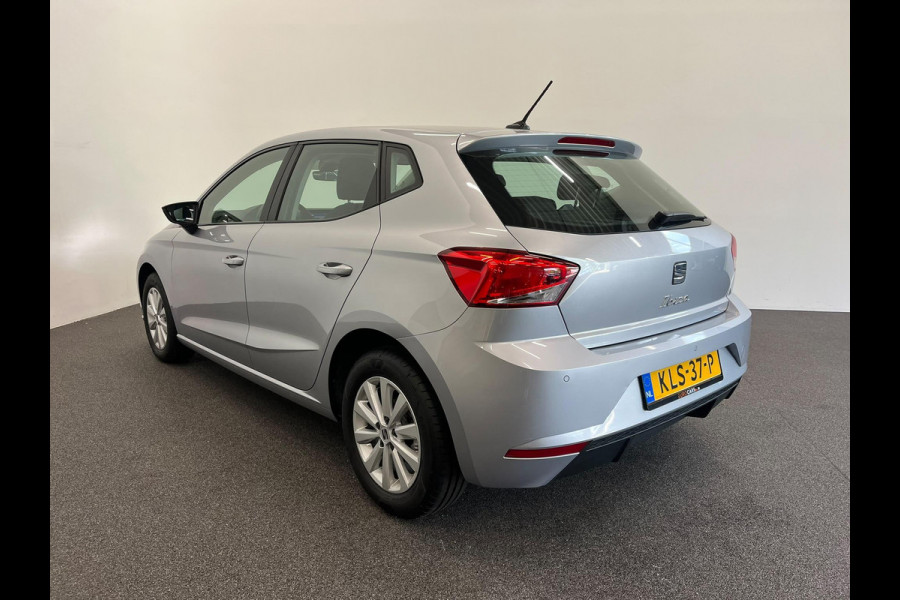 Seat Ibiza 1.0 TSI 110 pk DSG Urban Silver Full LED Navi 9,2 inch CarPlay Climatronic PDC Cruise Lane Assist Front Assist DAB+ 15 inch LMV