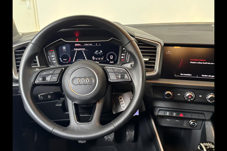Audi A1 Sportback 30 TFSI 110pk Pro Line Navigatie MMi plus Airco Cruise control Instap verlichting Sportstoelen Lichtmetalen velgen