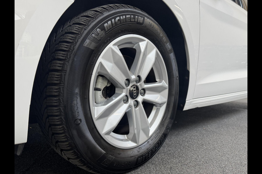 Audi A1 Sportback 30 TFSI 110pk Pro Line Navigatie MMi plus Airco Cruise control Instap verlichting Sportstoelen Lichtmetalen velgen